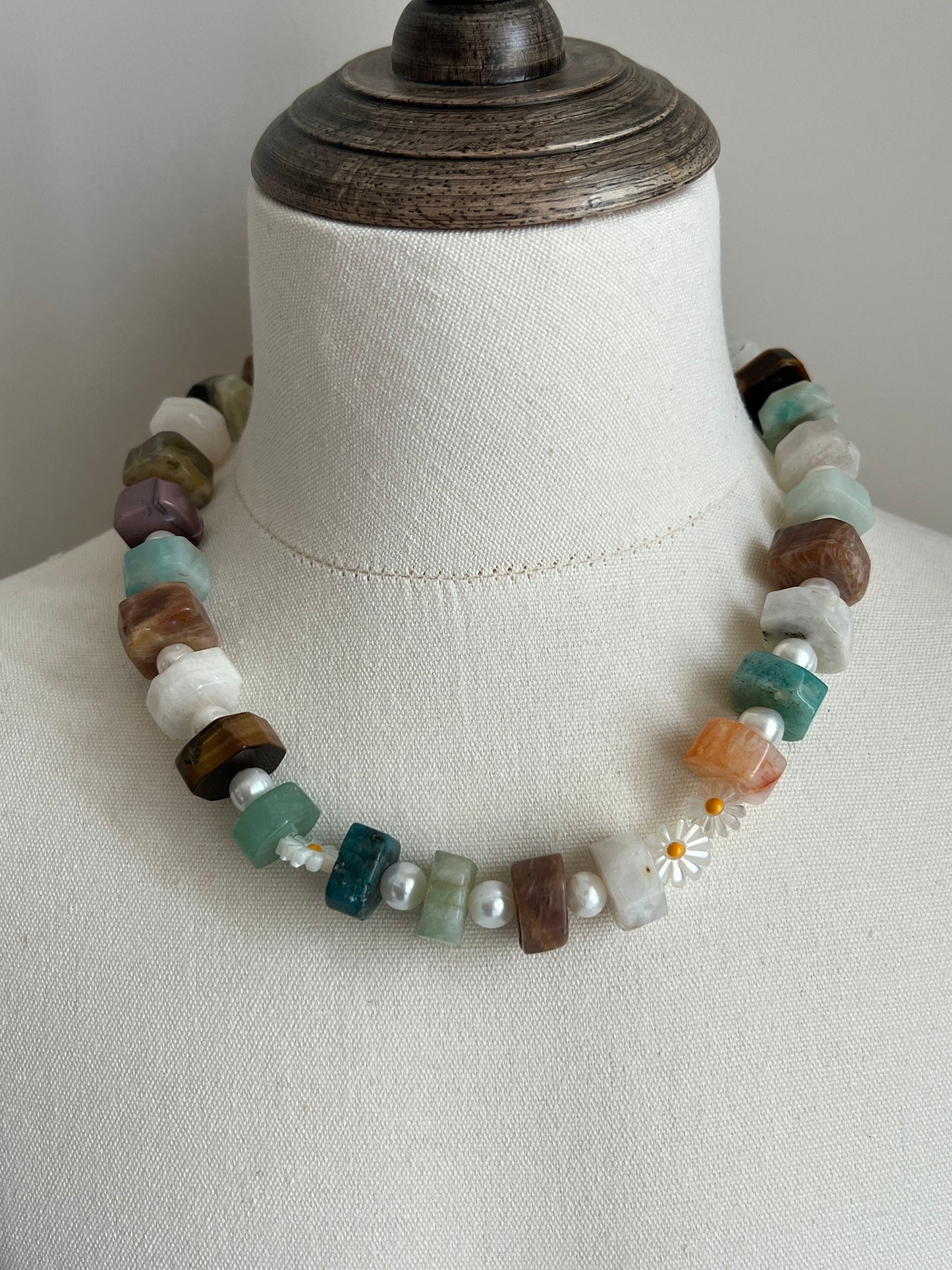 Brave Daisy necklace