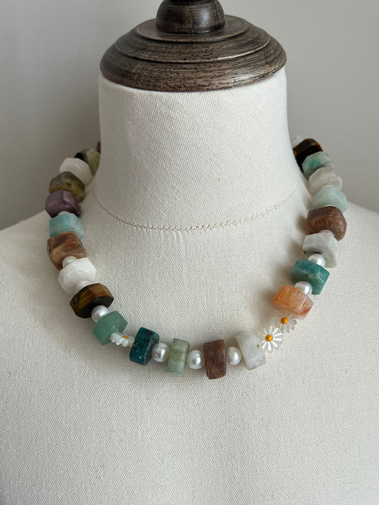 Brave Daisy necklace