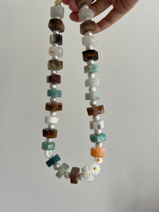 Brave Daisy necklace