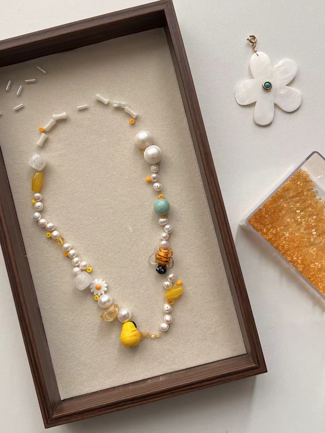 Honey bloom necklace