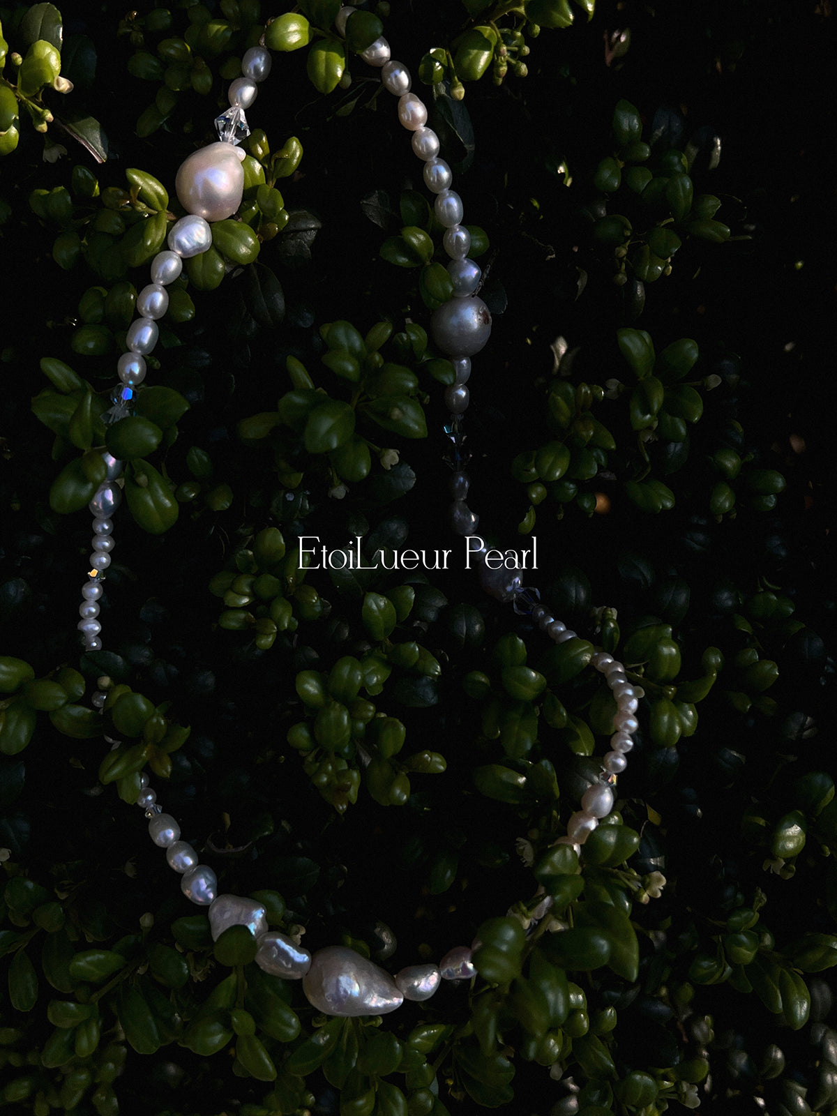 Nivis necklace